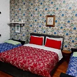 Lupidi Oda ve Kahvaltı 3*
